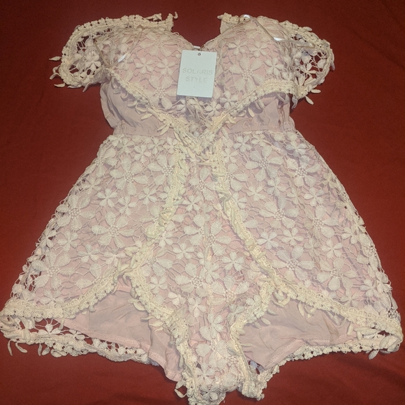 Lace Floral Romper by Solaris Style - Picture 7 of 8